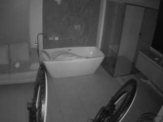 voyeurcam-casa-salsa-bathroom-4