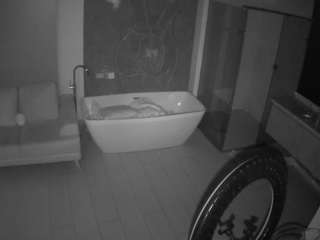 voyeurcam-casa-salsa-bathroom-4