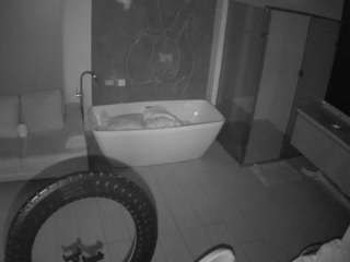 voyeurcam-casa-salsa-bathroom-4