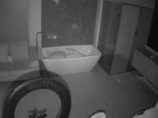 voyeurcam-casa-salsa-bathroom-4