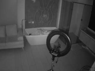 voyeurcam-casa-salsa-bathroom-4