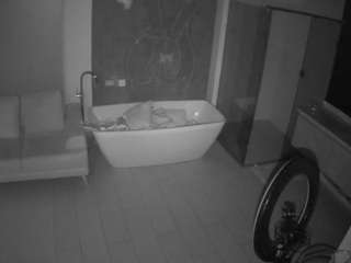 voyeurcam-casa-salsa-bathroom-4