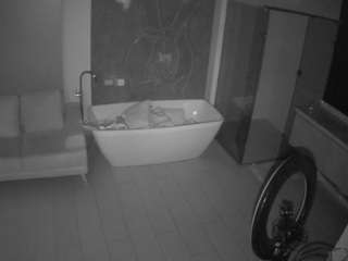 voyeurcam-casa-salsa-bathroom-4