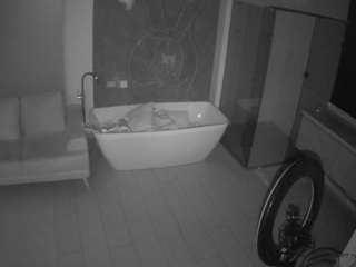 voyeurcam-casa-salsa-bathroom-4
