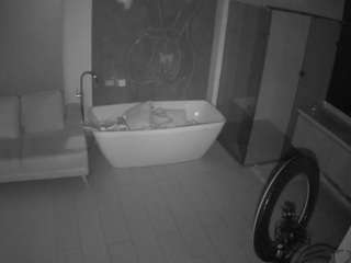 voyeurcam-casa-salsa-bathroom-4