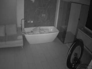 voyeurcam-casa-salsa-bathroom-4
