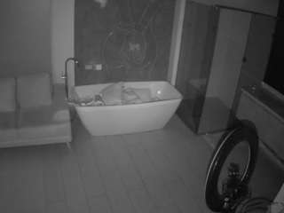 voyeurcam-casa-salsa-bathroom-4