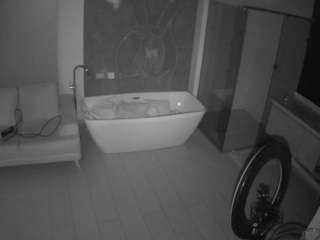 voyeurcam-casa-salsa-bathroom-4