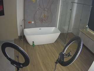 voyeurcam-casa-salsa-bathroom-4