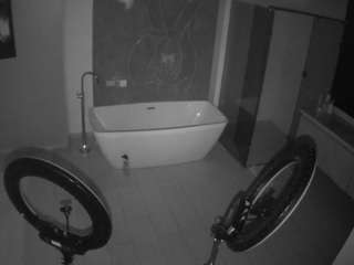 voyeurcam-casa-salsa-bathroom-4