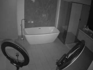 voyeurcam-casa-salsa-bathroom-4