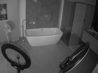 voyeurcam-casa-salsa-bathroom-4