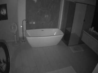 voyeurcam-casa-salsa-bathroom-4