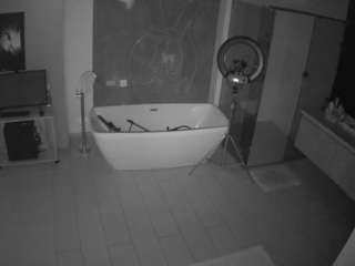 voyeurcam-casa-salsa-bathroom-4