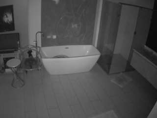 voyeurcam-casa-salsa-bathroom-4
