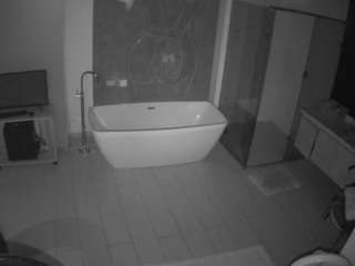 voyeurcam-casa-salsa-bathroom-4