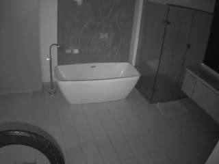 voyeurcam-casa-salsa-bathroom-4