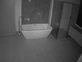 voyeurcam-casa-salsa-bathroom-4