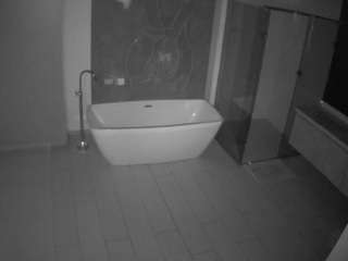 voyeurcam-casa-salsa-bathroom-4