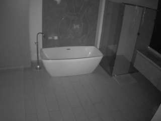 voyeurcam-casa-salsa-bathroom-4