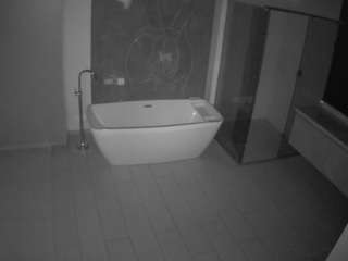 voyeurcam-casa-salsa-bathroom-4