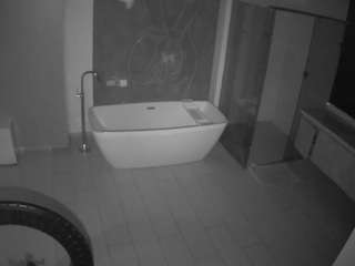 voyeurcam-casa-salsa-bathroom-4