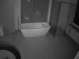 voyeurcam-casa-salsa-bathroom-4