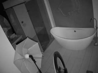 Flingsterr camsoda voyeurcam-casa-salsa-bathroom-5