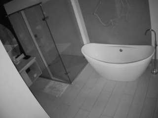 camsoda voyeurcam-casa-salsa-bathroom-5