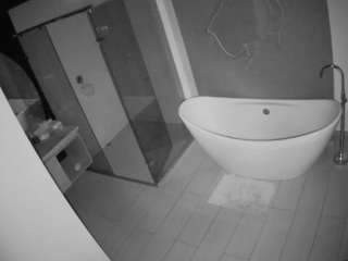 Xxxen Casa camsoda voyeurcam-casa-salsa-bathroom-5