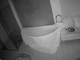 voyeurcam-casa-salsa-bathroom-5