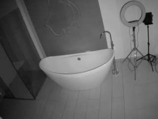 voyeurcam-casa-salsa-bathroom-5