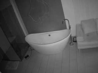 voyeurcam-casa-salsa-bathroom-5
