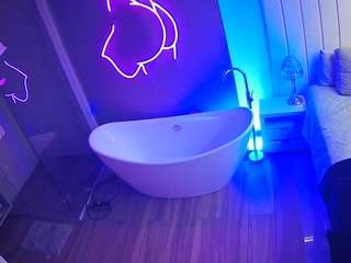 voyeurcam-casa-salsa-bathroom-5