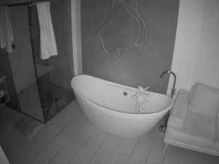 voyeurcam-casa-salsa-bathroom-5