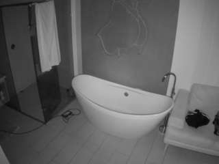 voyeurcam-casa-salsa-bathroom-5