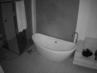 voyeurcam-casa-salsa-bathroom-5