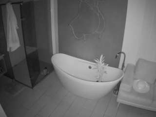 voyeurcam-casa-salsa-bathroom-5