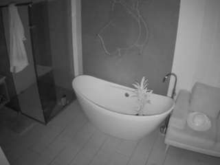 voyeurcam-casa-salsa-bathroom-5
