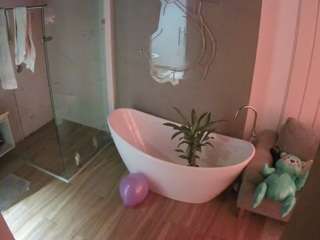 voyeurcam-casa-salsa-bathroom-5