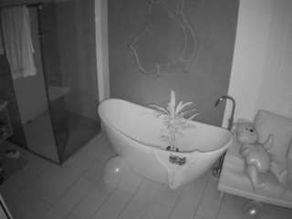voyeurcam-casa-salsa-bathroom-5