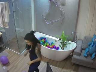Dieses Model ist jetzt live. voyeurcam-casa-salsa-bathroom-5