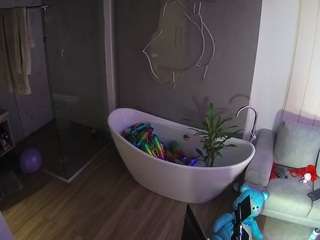 यह मॉडल अभी लाइव है. voyeurcam-casa-salsa-bathroom-5