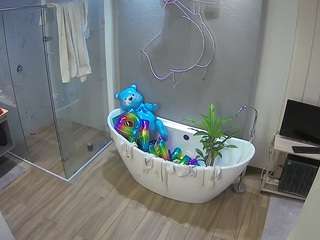 voyeurcam-casa-salsa-bathroom-5