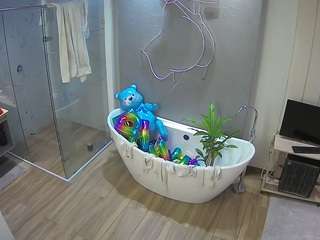 voyeurcam-casa-salsa-bathroom-5