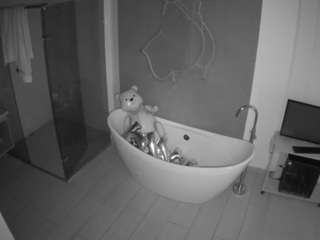 voyeurcam-casa-salsa-bathroom-5