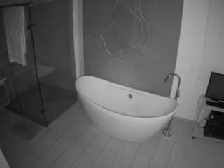 voyeurcam-casa-salsa-bathroom-5