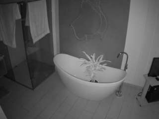voyeurcam-casa-salsa-bathroom-5