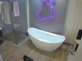 voyeurcam-casa-salsa-bathroom-5