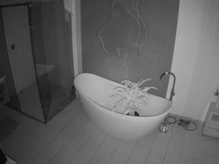 voyeurcam-casa-salsa-bathroom-5